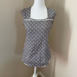 💕 Black and White Limited Blouse